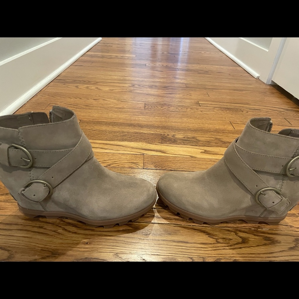 Sorel Joan of Arctic buckle bootie